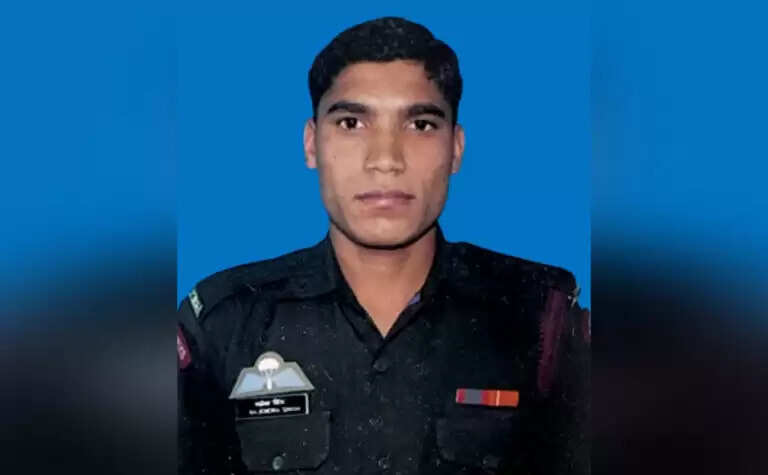 किश्तवाड़ मुठभेड़ में बलिदान हवलदार गजेंद्र सिंह को सेना ने दी श्रद्धांजलि