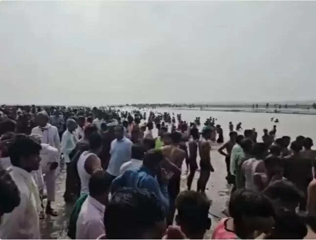 गंगा नदी में स्नान करते समय युवक डूबा, तलाश जारी