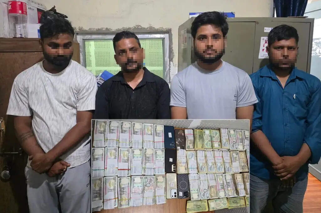 नेपाल : 52.50 लाख रु. की बेहिसाबी नकदी के साथ एक भारतीय सहित चार गिरफ्तार