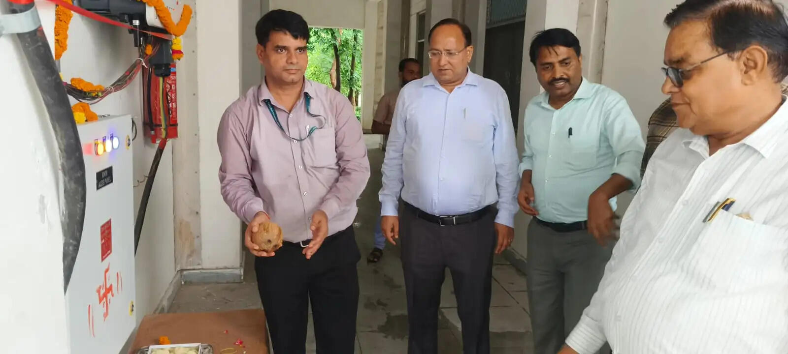 हमीरपुर कलेक्ट्रेट में 70 किलोवाट सोलर पावर प्लांट शुरू