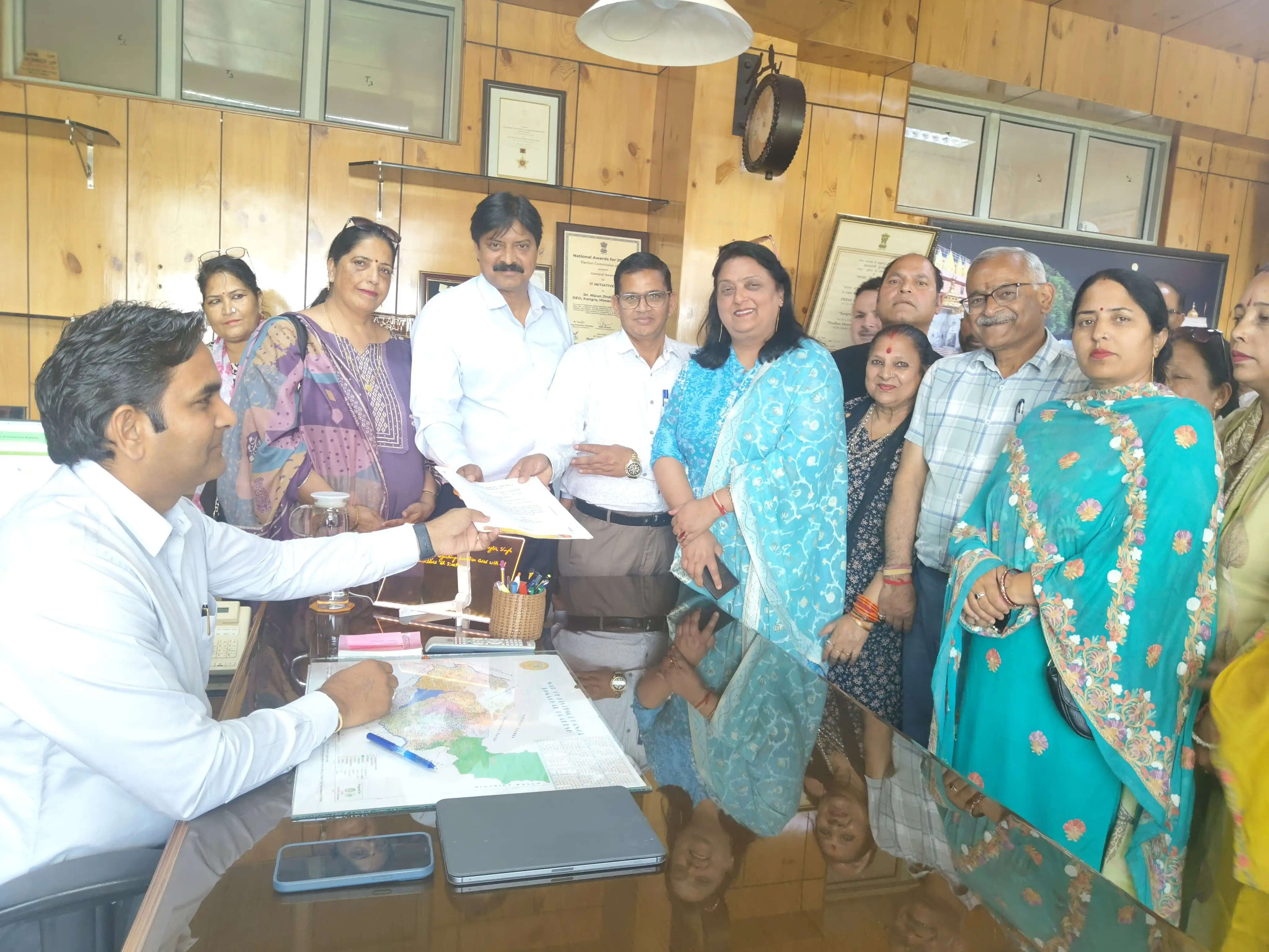 पेट्रोल-डीजल की बढ़ती कीमतों के खिलाफ ब्लॉक कांग्रेस का प्रदर्शन, राष्ट्रपति को भेजा ज्ञापन