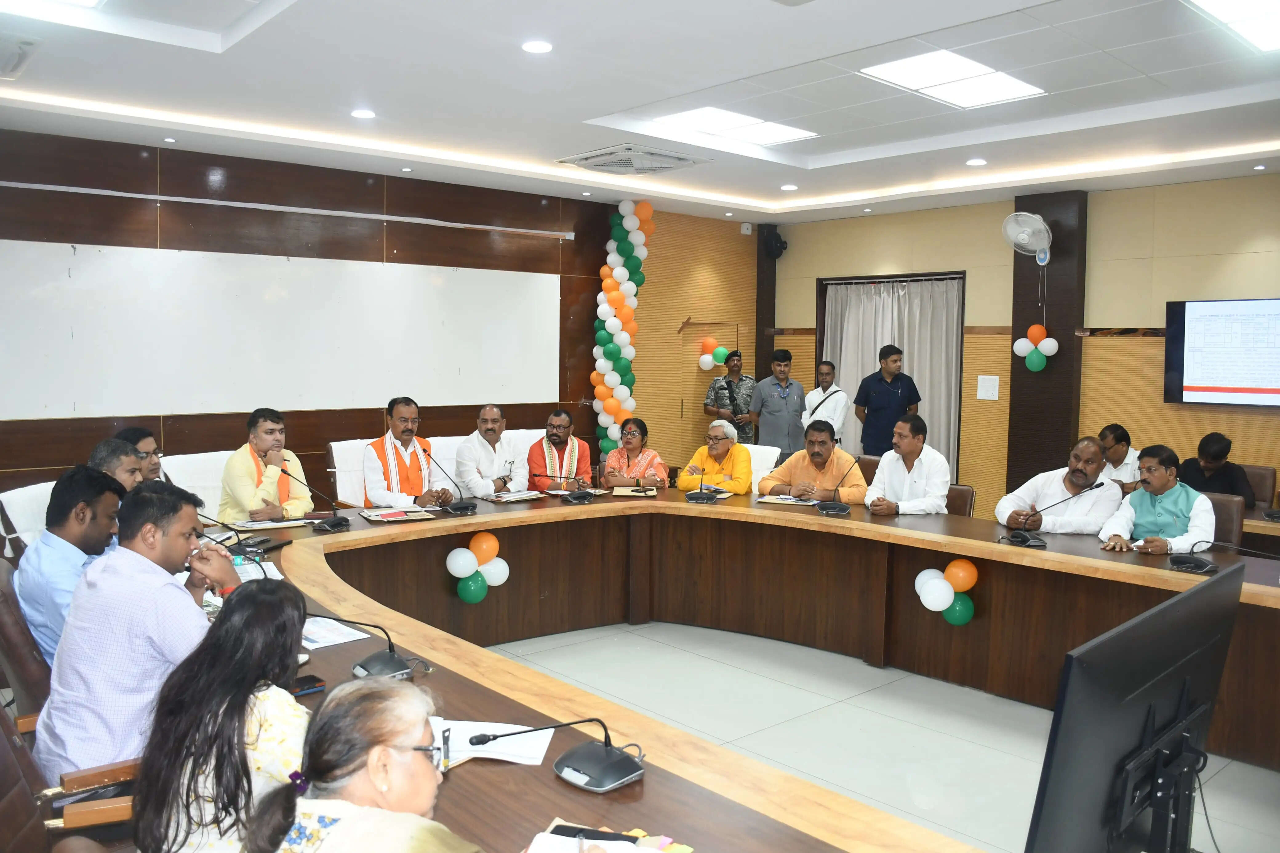 रसोइयों का मानदेय बढ़ाकर तीन हजार रुपये किया, अब पांच लाख तक कैशलेस इलाज की सुविधा : केशव मौर्य