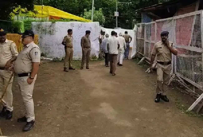 मप्र के धार की ऐतिहासिक भोजशाला में हुआ हनुमान चालीसा का पाठ, निधारित जमीन पर अदा की गई नमाज