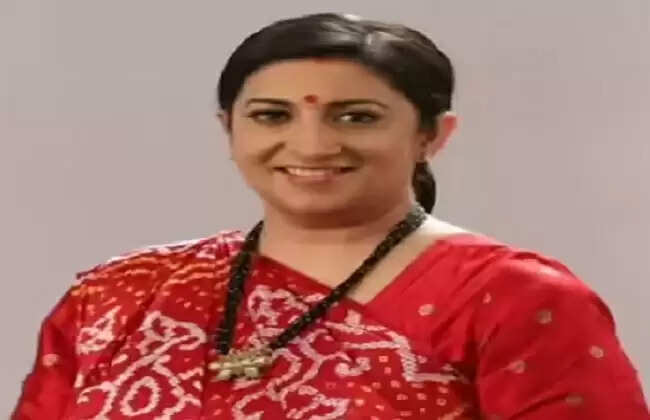 चुनाव 26 : चुचुड़ा में चुनाव प्रचार के दौरान नाराज स्मृति ईरानी शोभायात्रा बीच में छोड़कर लौटीं