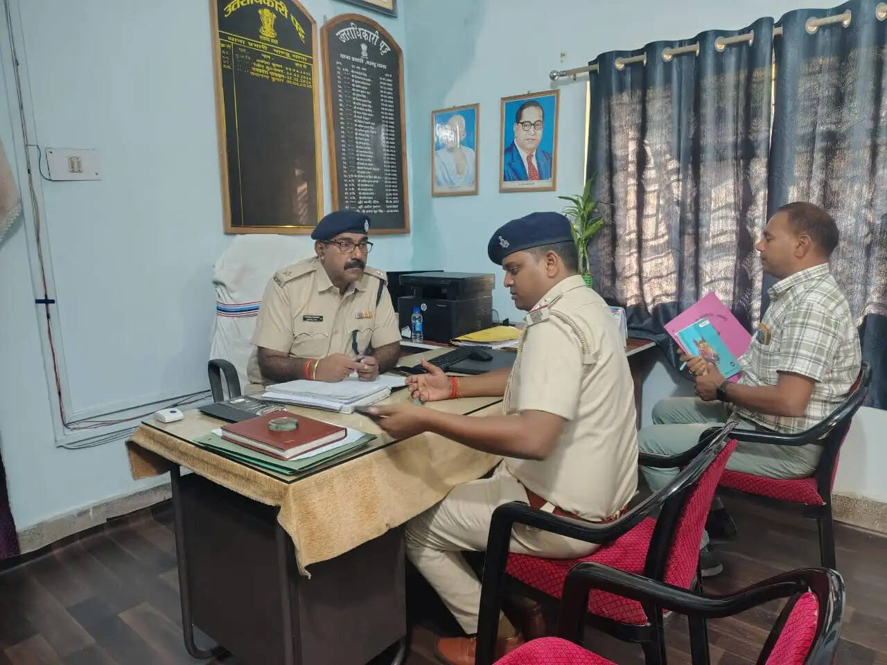 मांडू थाना का वार्षिक निरीक्षण, लंबित मामलों के त्वरित निष्पादन के निर्देश