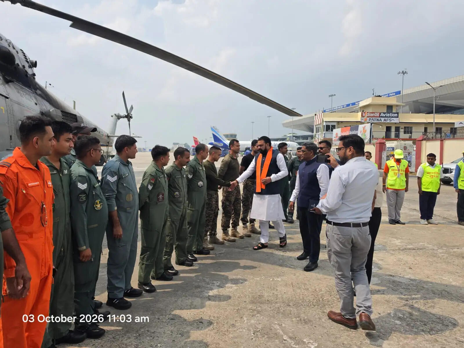 भारतीय वायु सेना के हेलिकॉप्टरों ने सारण में 28 टन से अधिक खाद्य सामग्री किया एयर ड्रॉप
