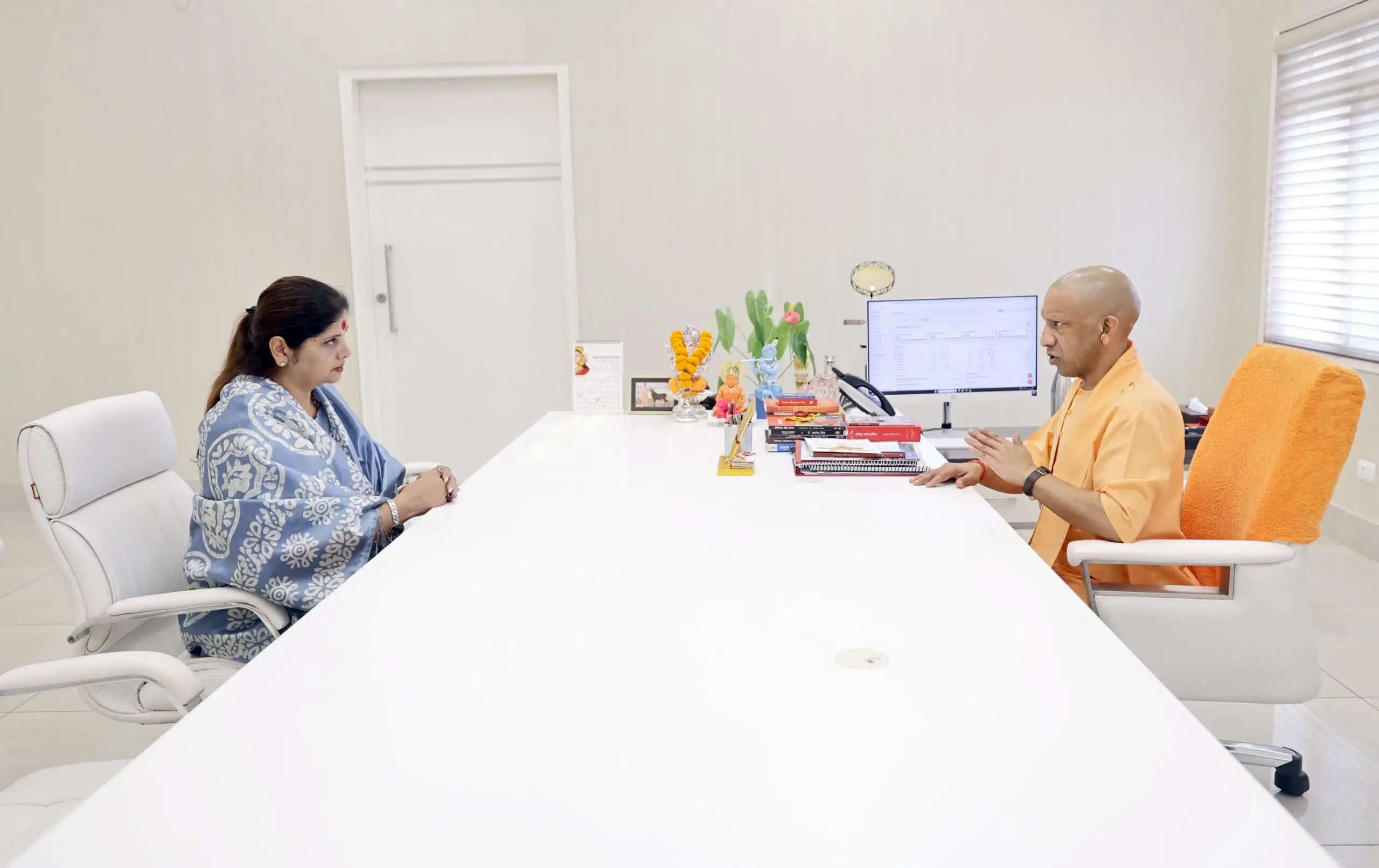 अब ऐप और क्यूआर कोड से सीधे महिला आयोग में शिकायत दर्ज करा सकेंगी पीड़ित महिलाएं