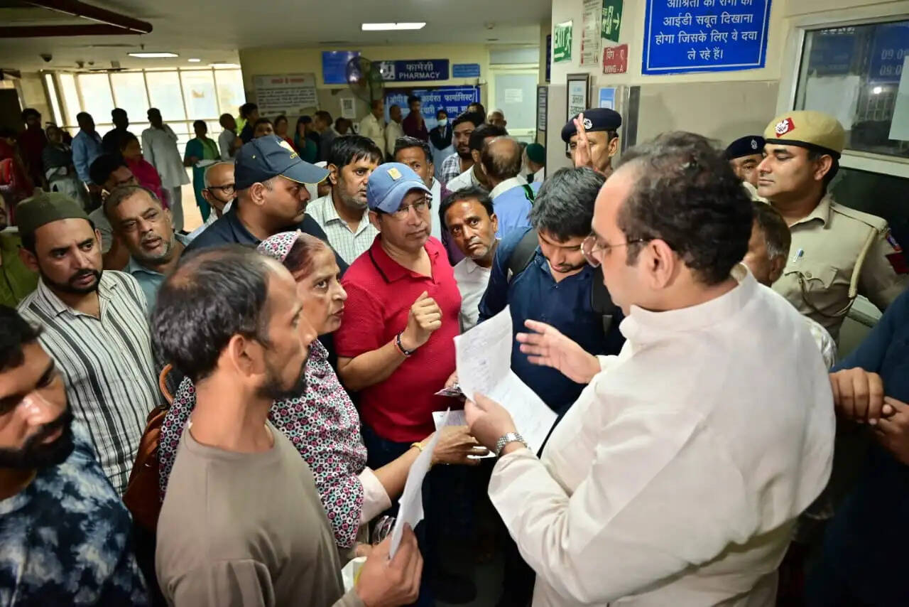 दिल्ली के स्वास्थ्य मंत्री ने जीबी पंत अस्पताल का किया निरीक्षण, दवाओं की उपलब्धता एवं सुविधाओं की समीक्षा की