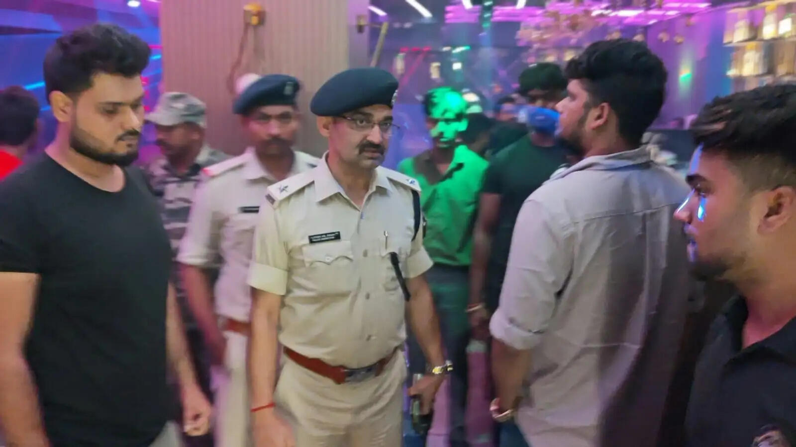 रांची के होटल में छापेमारी, देह व्यापार का खुलासा