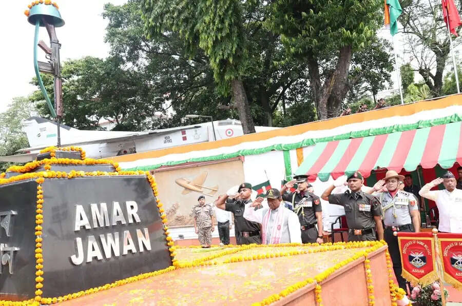 अमर शहीद श्रद्धांजलि कार्यक्रम में राज्यपाल ने असम के वीर सपूतों को दी श्रद्धांजलि