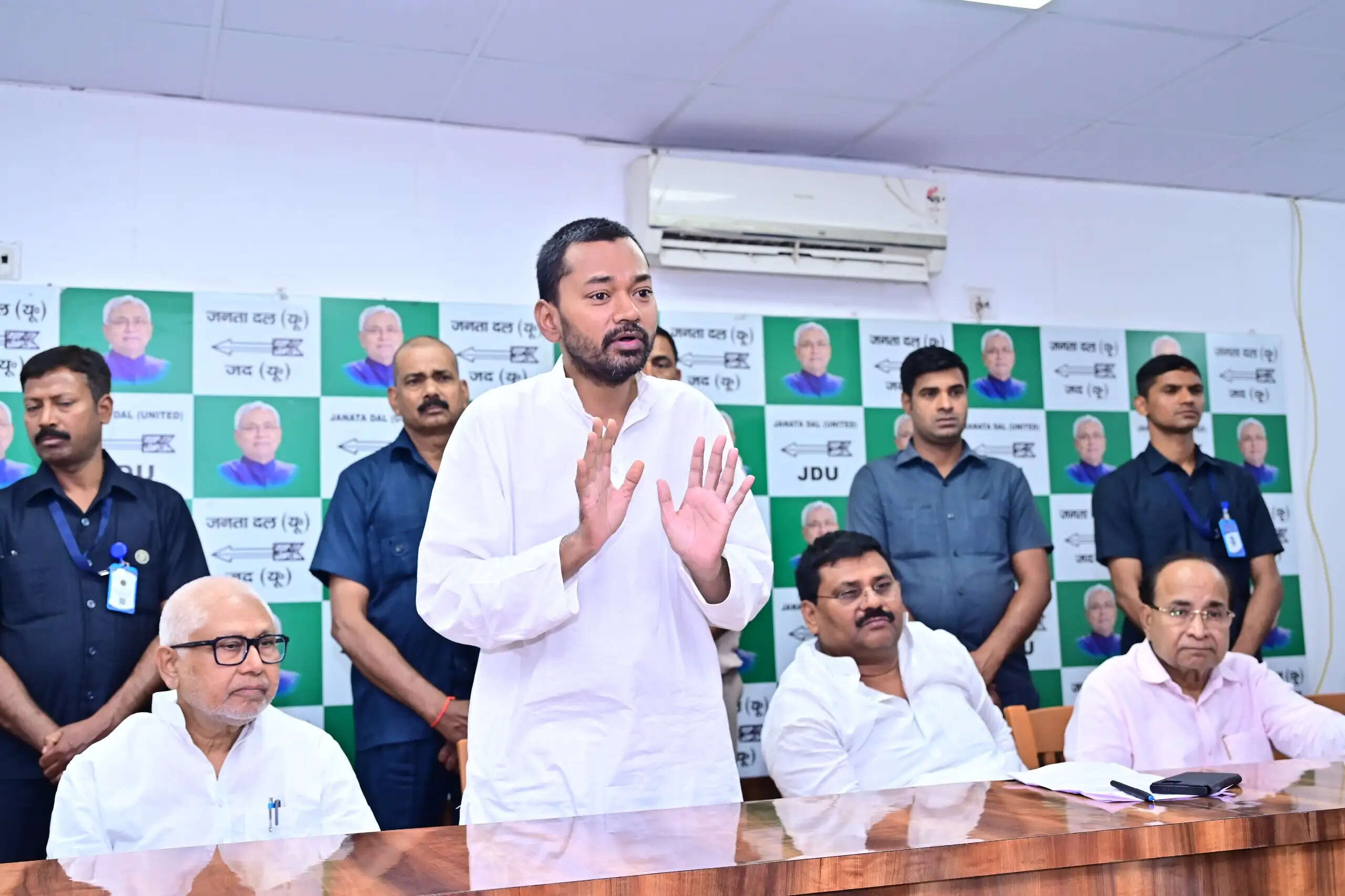 निशांत कुमार ने सारण प्रमंडल के जिला एवं प्रखंड अध्यक्षों के साथ की बैठक