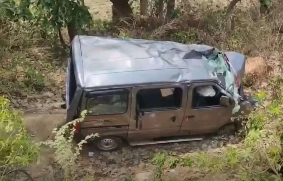 (अपडेट) महाेबा जिले में कार-बाइक की भिड़ंत, पांच की मौत व तीन घायल