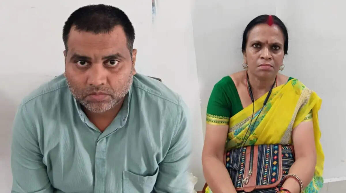 जांजगीर चांपा : वेतन वृद्धि एरियर निकालने 10 हजार की रिश्वत, प्राचार्य और बाबू एसीबी के हत्थे चढ़े