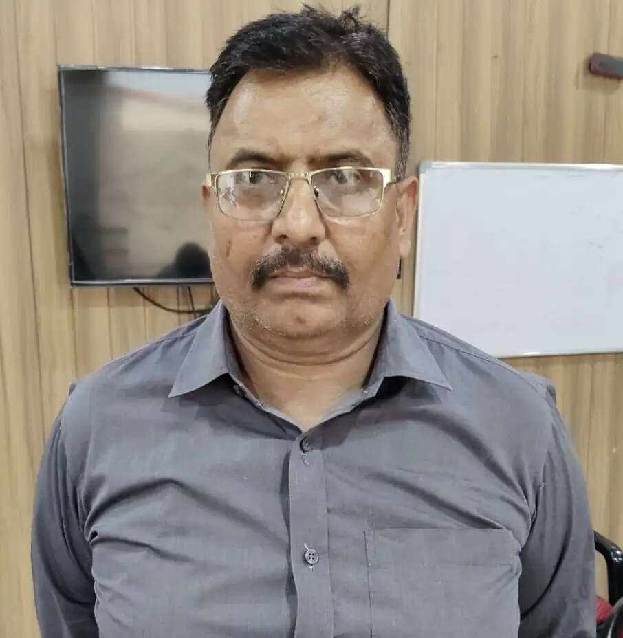 बरेली : रिश्वत लेते एंटी करप्शन ने रंगे हाथ पकड़ा संग्रह अमीन
