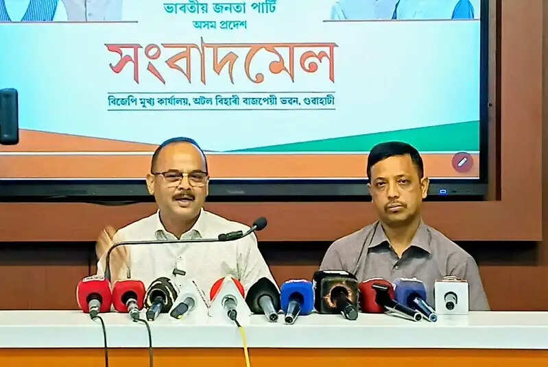 असम बाढ़ : भाजपा ने विपक्ष पर साधा निशाना, दिलीप शर्मा बोले- राजनीति बाद में, राहत और पुनर्वास अभी प्राथमिकता