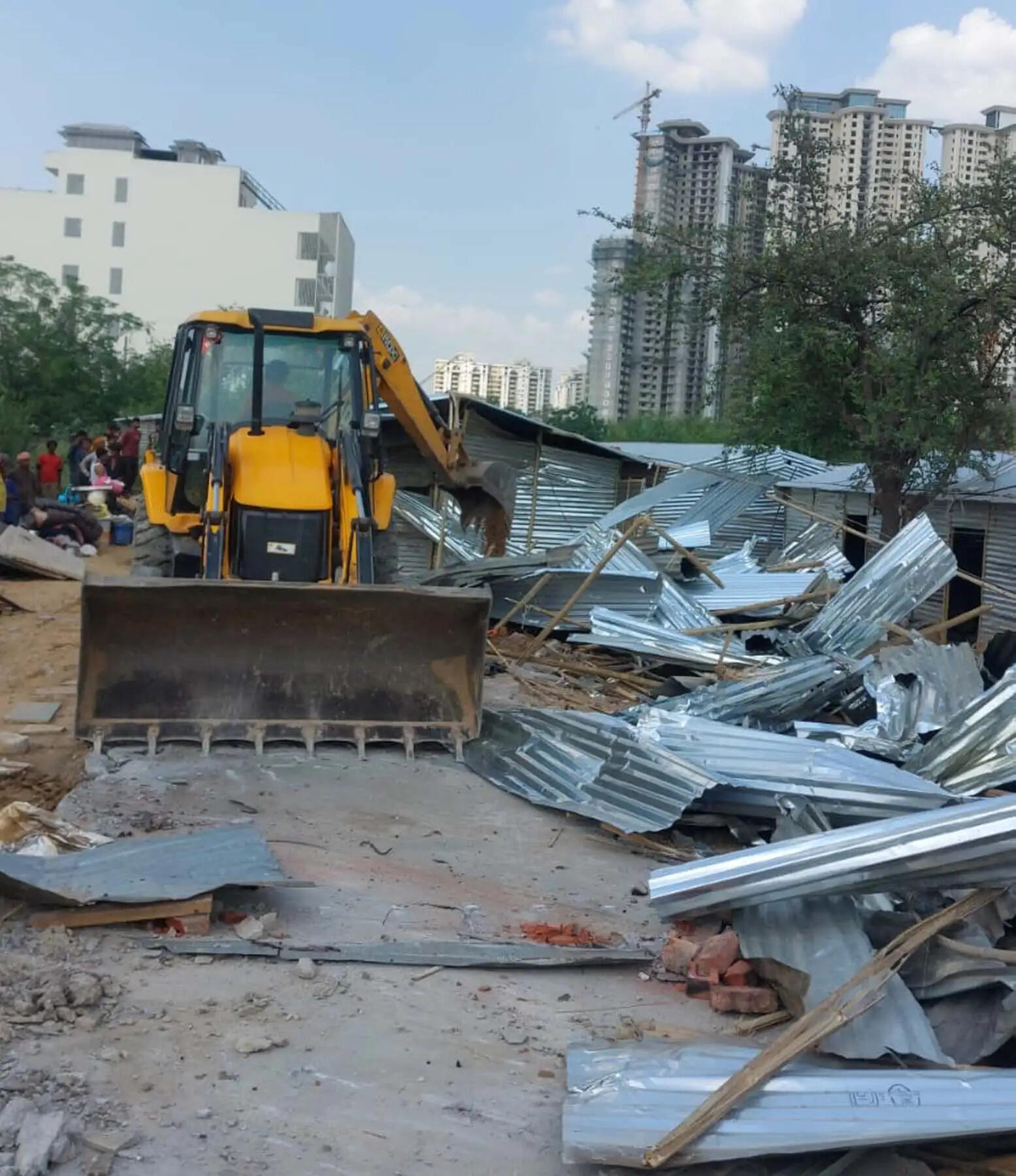 गुरुग्राम में&nbsp;कब्जाई सरकारी जमीन पर चला बुलडोजर