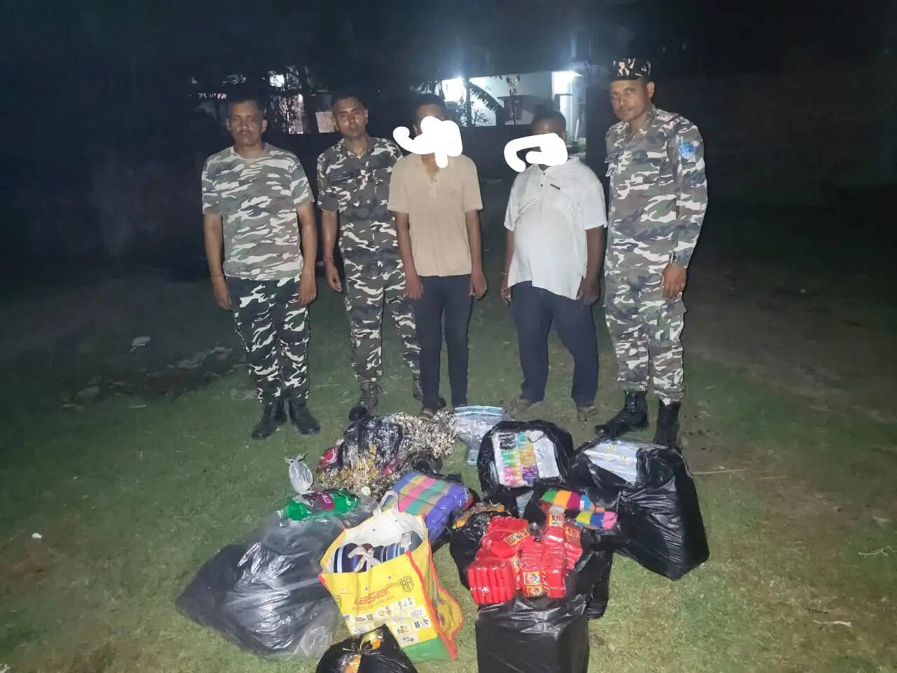 एसएसबी ने नेपाली मुद्रा और कॉस्मेटिक समान के साथ दो तस्कर को किया गिरफ्तार