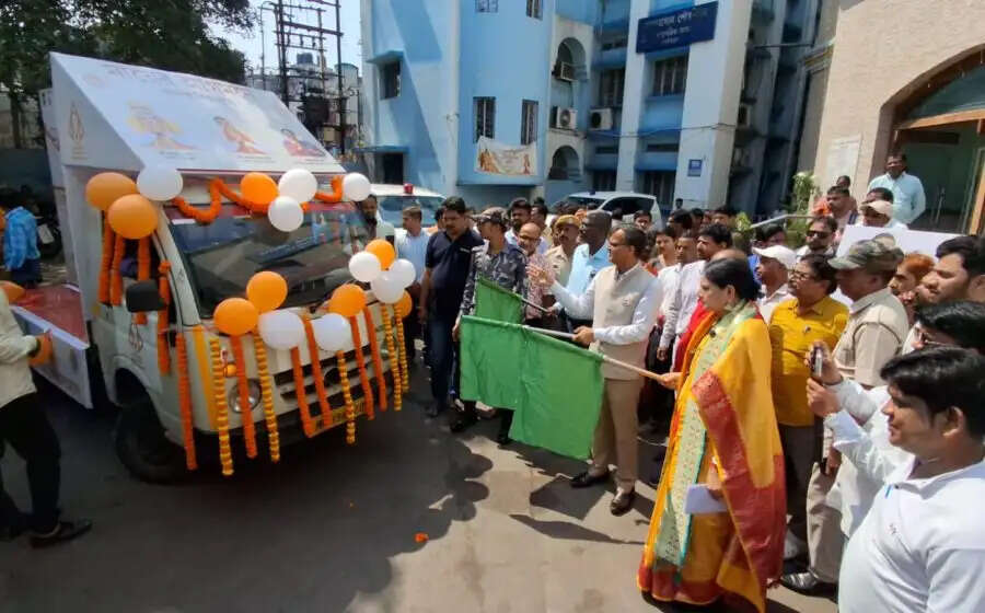 आसनसोल : मंत्री अग्निमित्रा पाल ने चार झांकियों को दिखाई हरी झंडी