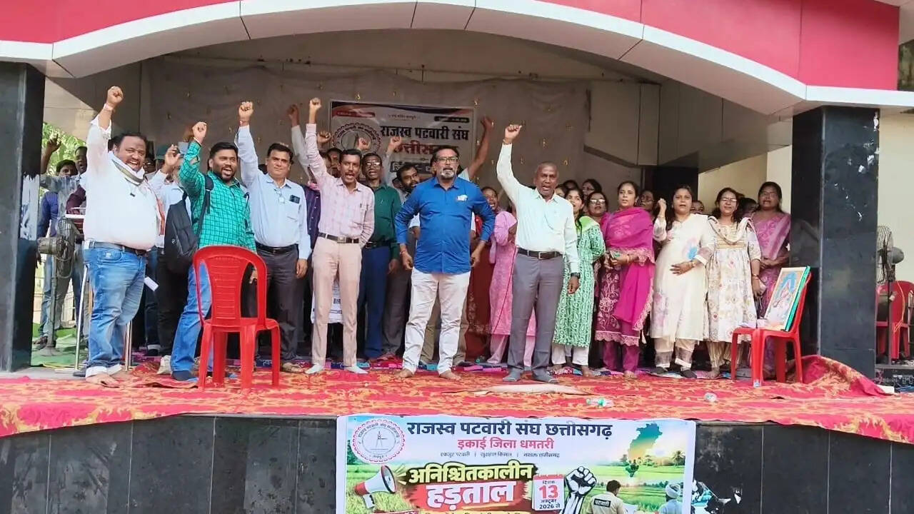 पीवी ऐप की खामियों के विरोध में पटवारी अनिश्चितकालीन हड़ताल पर
