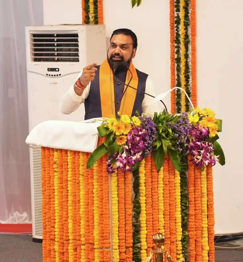 लोकतंत्र की सफलता जनप्रतिनिधियों की जवाबदेही और जनसेवा के प्रति उनकी प्रतिबद्धता पर निर्भर : मुख्यमंत्री