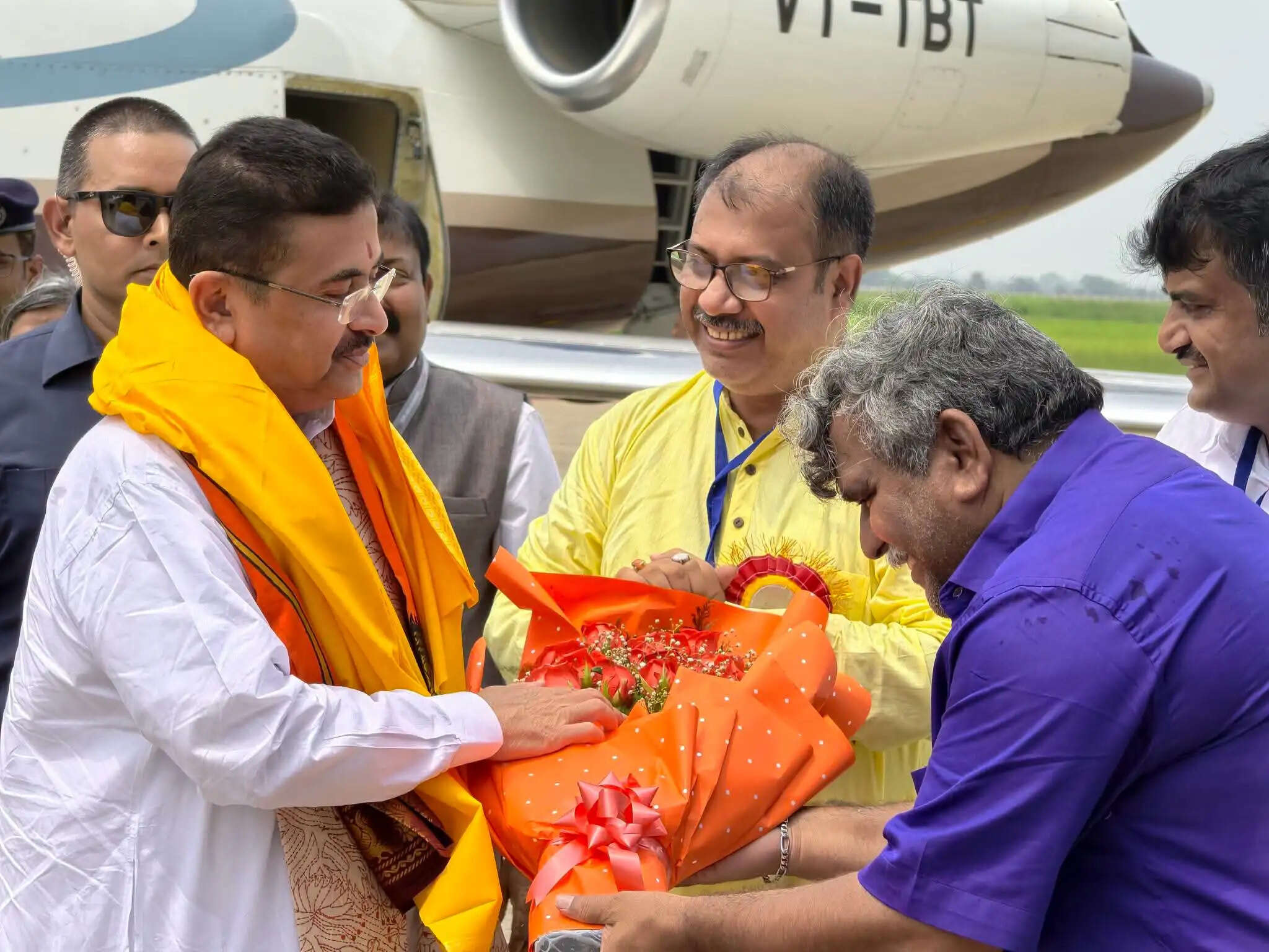 अंडाल एयरपोर्ट पहुंचे मुख्यमंत्री शुभेंदु अधिकारी, बांकुड़ा रवाना;