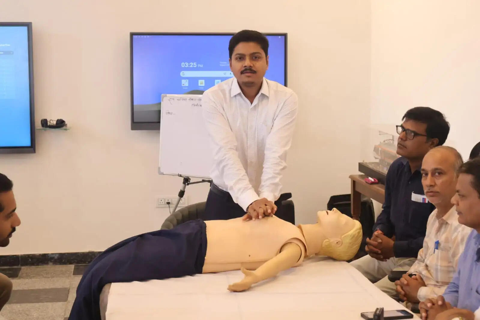 रेलवे अस्पताल स्टाफ ने सीखे जीवनरक्षक गुर
