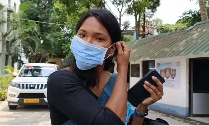 स्वर्ण पदक विजेता एथलीट स्वप्ना बर्मन&nbsp;के घर में आगजनी पर विवाद, परिवार-पड़ोसियों ने उठाए सवाल