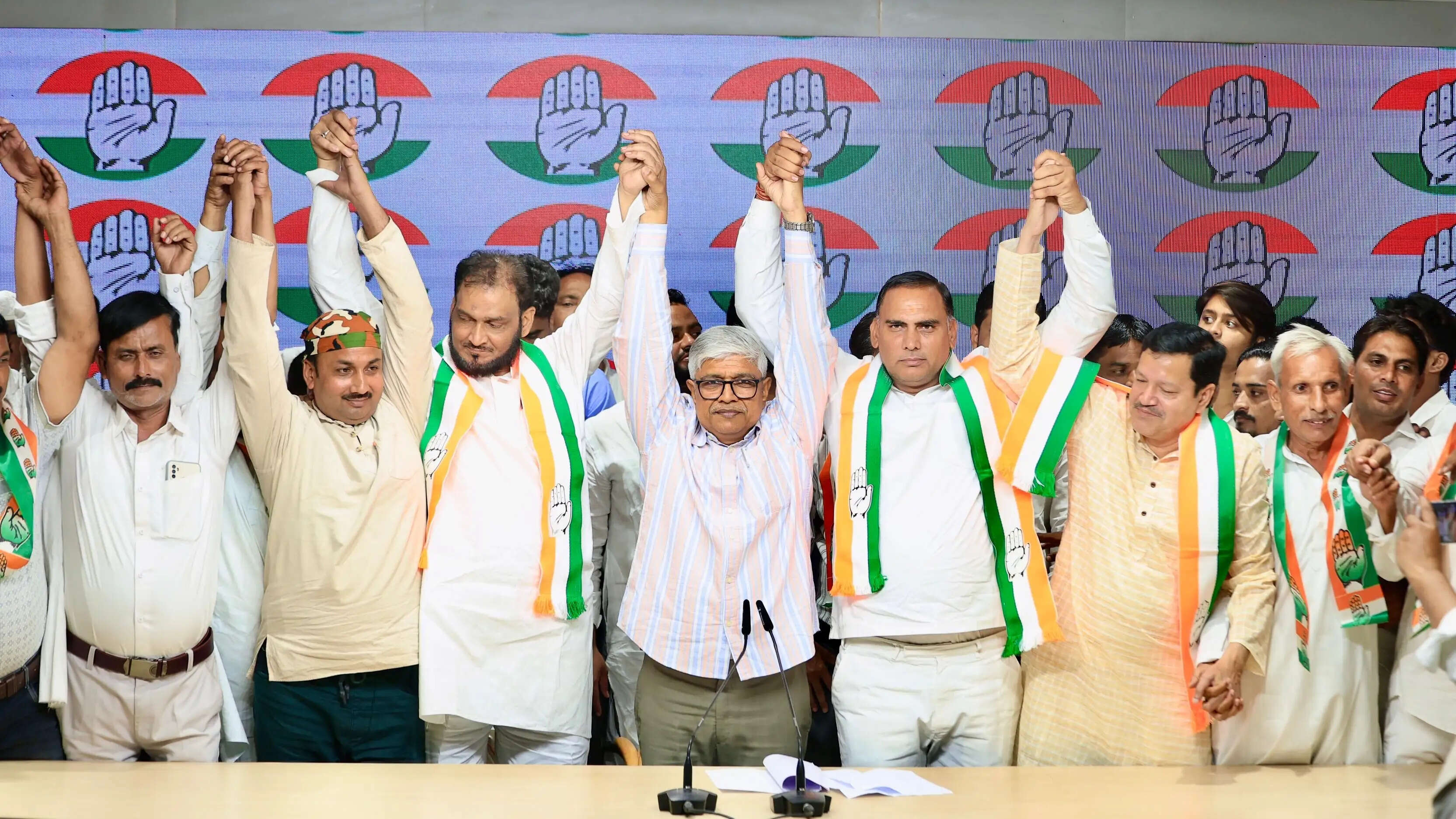 बहराइच के पूर्व चेयरमैन हाजी रेहान, मथुरा के रामवीर चौधरी समेत कई नेता कांग्रेस में शामिल