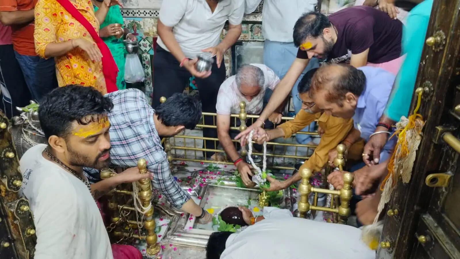सावन के तीसरे सोमवार को शिवमय हुई छोटी काशी