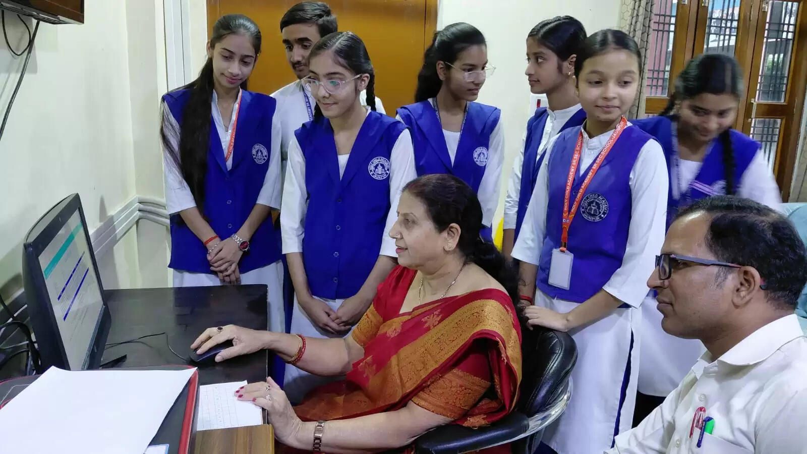 होली चाइल्ड एकेडमी के छात्रों का शानदार प्रदर्शन, परी गुप्ता ने 98.2 फीसदी अंकों के साथ किया टॉप