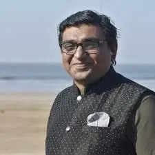 विश्वविद्यालय या वैचारिक युद्धक्षेत्र?