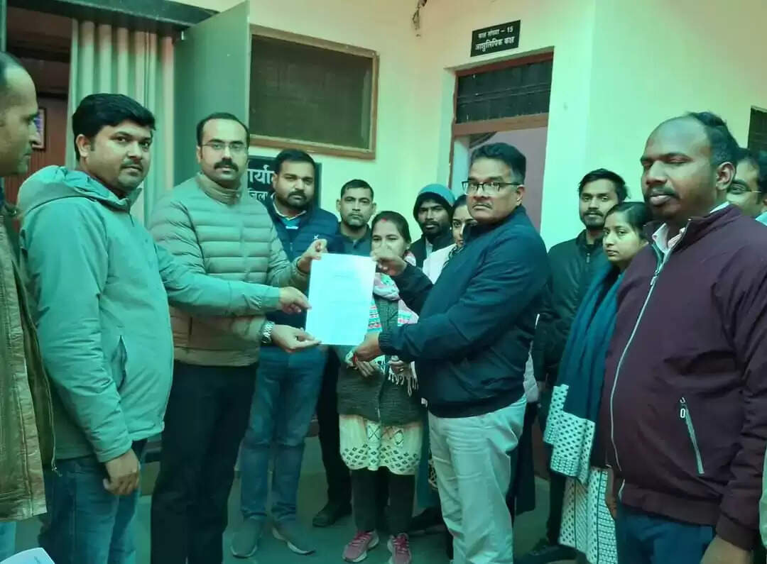 लेखपालों ने फार्मर रजिस्ट्री को लेकर एसडीएम को सौंपा तीन सूत्रीय मांगपत्र