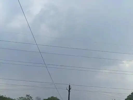 अनूपपुर: एक दिन में मौसम के तीन रंग, दोपहर तेज धूप, बूंदाबांदी के बाद शाम को छाए बादल