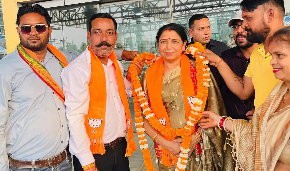 रायपुर पहुंचते ही लक्ष्मी वर्मा ने कांग्रेस पर किया हमला कहा-&nbsp;बहनें हर मोड़ पर करेंगी प्रतिकार