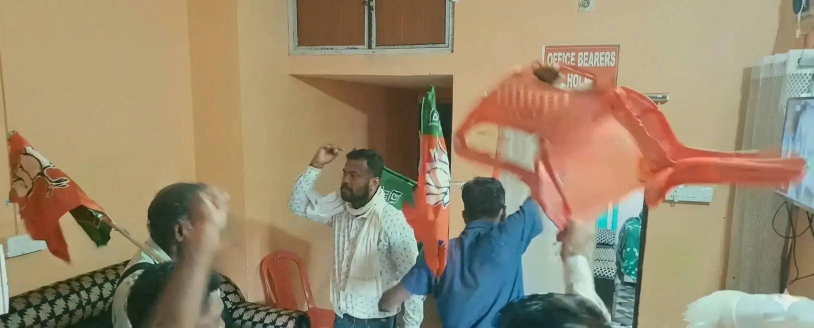 विस चुनाव 2026 : नारायणगढ़ सीट पर भाजपा उम्मीदवार चयन से नाराज कार्यकर्ताओं ने खड़गपुर पार्टी कार्यालय में किया प्रदर्शन