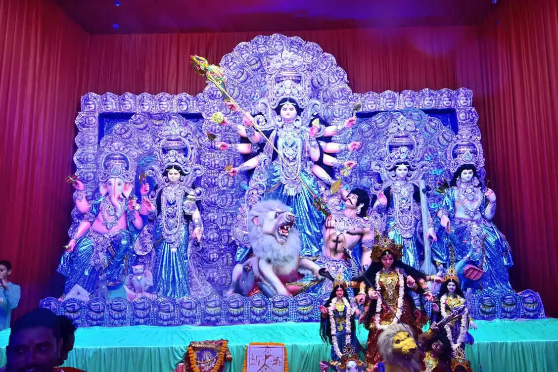 राज्यपाल ने दुर्गा पूजा पंडाल का किया उद्घाटन
