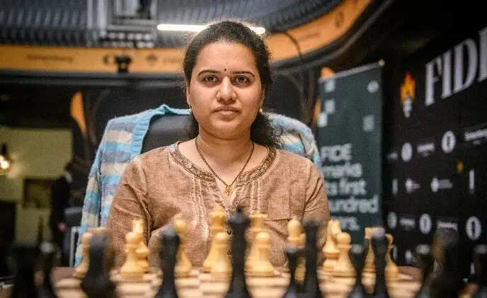 सुरक्षा चिंताओं के चलते कोनेरू हम्पी ने एफआईडीई विमेंस कैंडिडेट्स से नाम लिया वापस