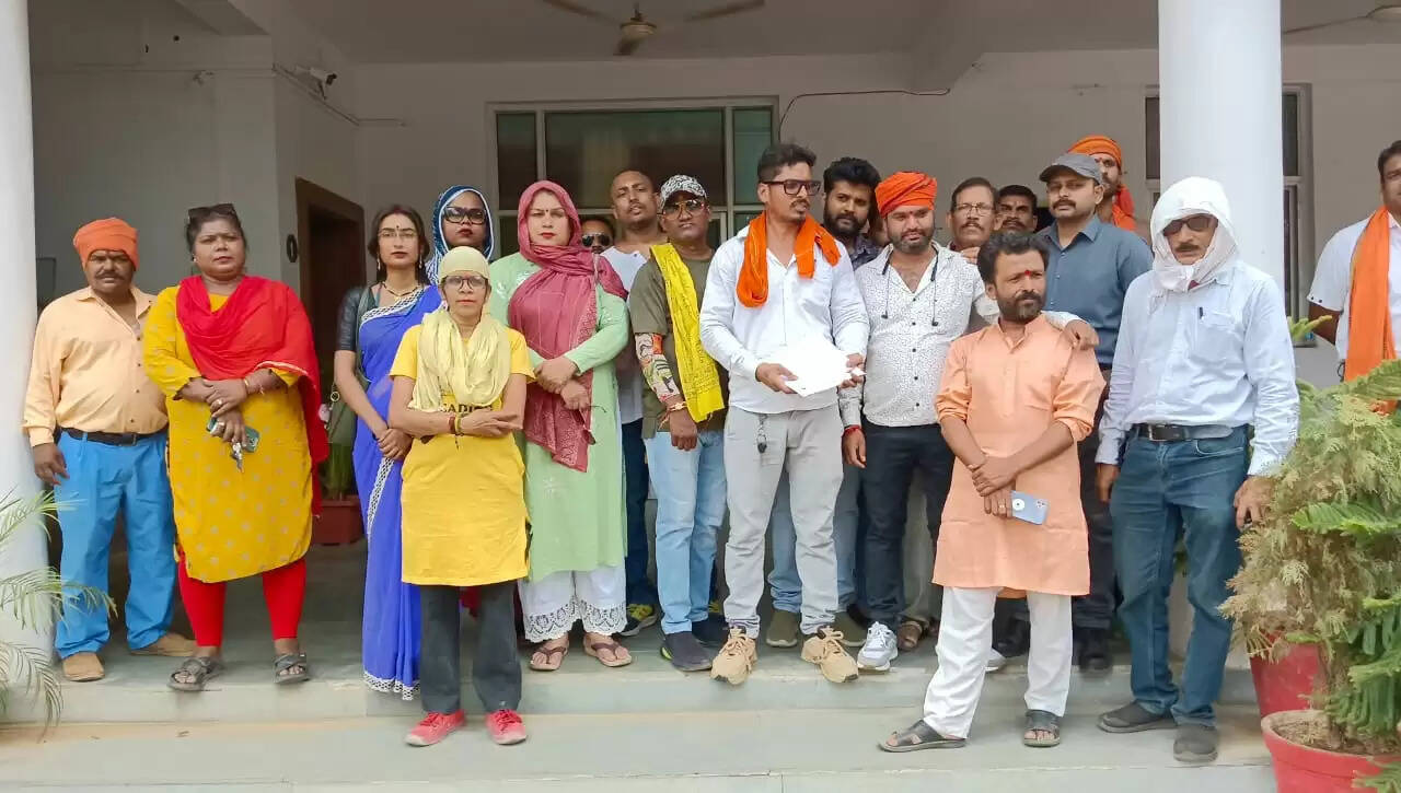 जबलपुर : शहर में धर्म और क्षेत्र के हिसाब से कानून व्यवस्था लागू करने का पुलिस पर आरोप