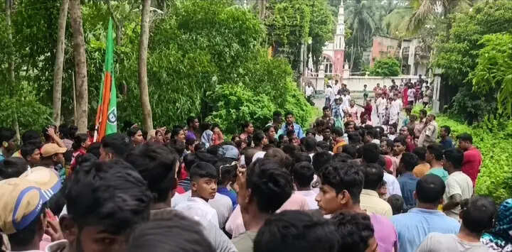 मासूम से दुष्कर्म के आरोप में वृद्ध गिरफ्तार, सड़क पर उतरे लोग