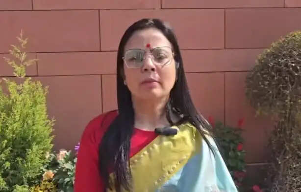 महुआ मोइत्रा ने चुनाव आयोग पर लगाया आरोप