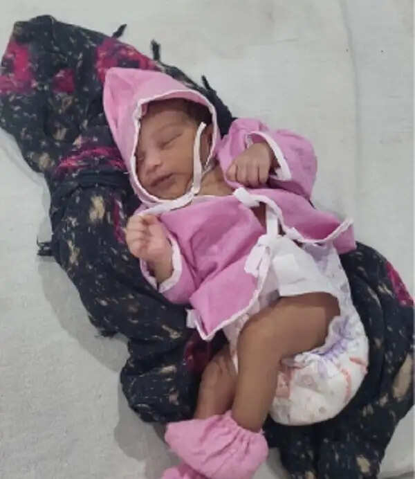 हरदा में नवजात बच्ची को सड़क किनारे छोड़ने वाली युवती और उसकी मां हिरासत में