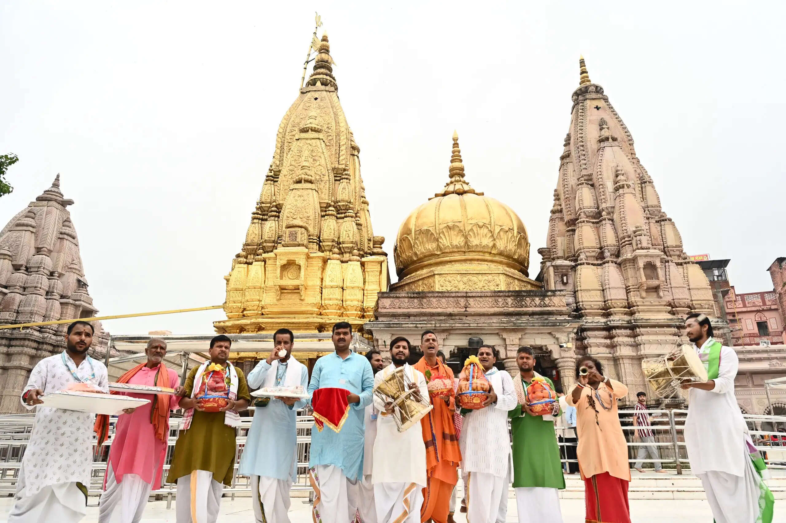 जन्माष्टमी से पहले काशी विश्वनाथ धाम से लड्डू गोपाल के लिए मथुरा भेजा गया विशेष उपहार