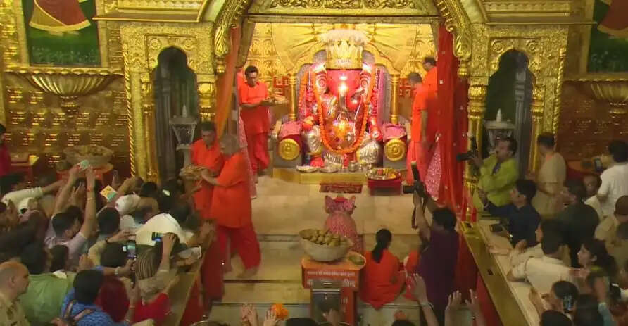 मोती डूंगरी गणेश मंदिर में सिंजारा की मेहंदी के लिए उमड़ा जनसैलाब