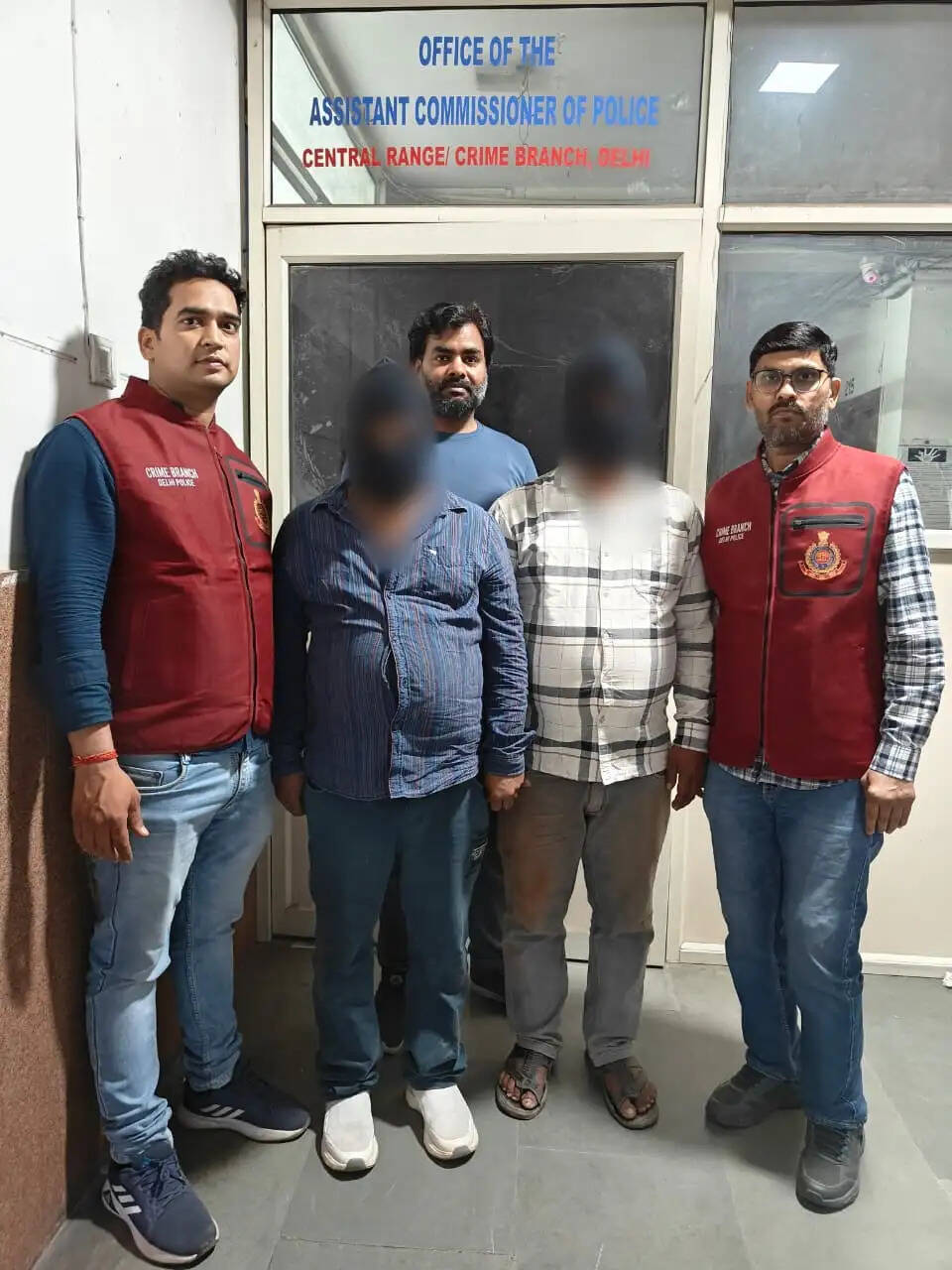 संगम विहार में गैस सिलेंडरों की कालाबाजारी का भंडाफोड़, 68 भारत गैस सिलेंडर बरामद