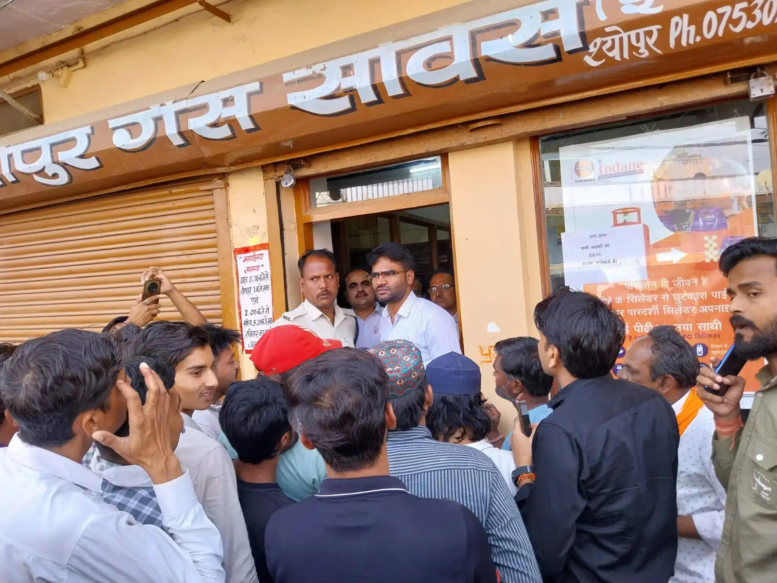 एजेंसियों पर पहुंचकर उपभोक्ताओं को दी समझाईश, एजेंसी संचालक और होटल संचालकों के साथ बैठक आयोजित