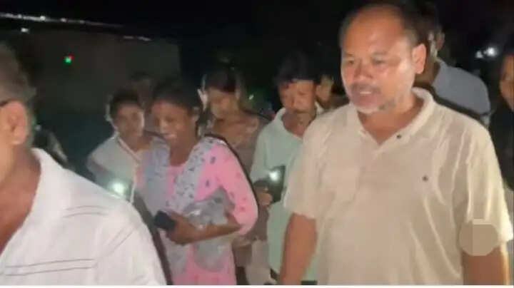 शिवसागर में राइजर दल का प्रदर्शन, बाढ़ के नाम पर राजनीति नहीं करने की चेतावनी