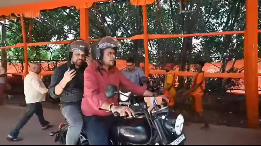 बुलेट पर सवार होकर डीसी-एसपी ने किया श्रावणी मेला क्षेत्र का निरीक्षण
