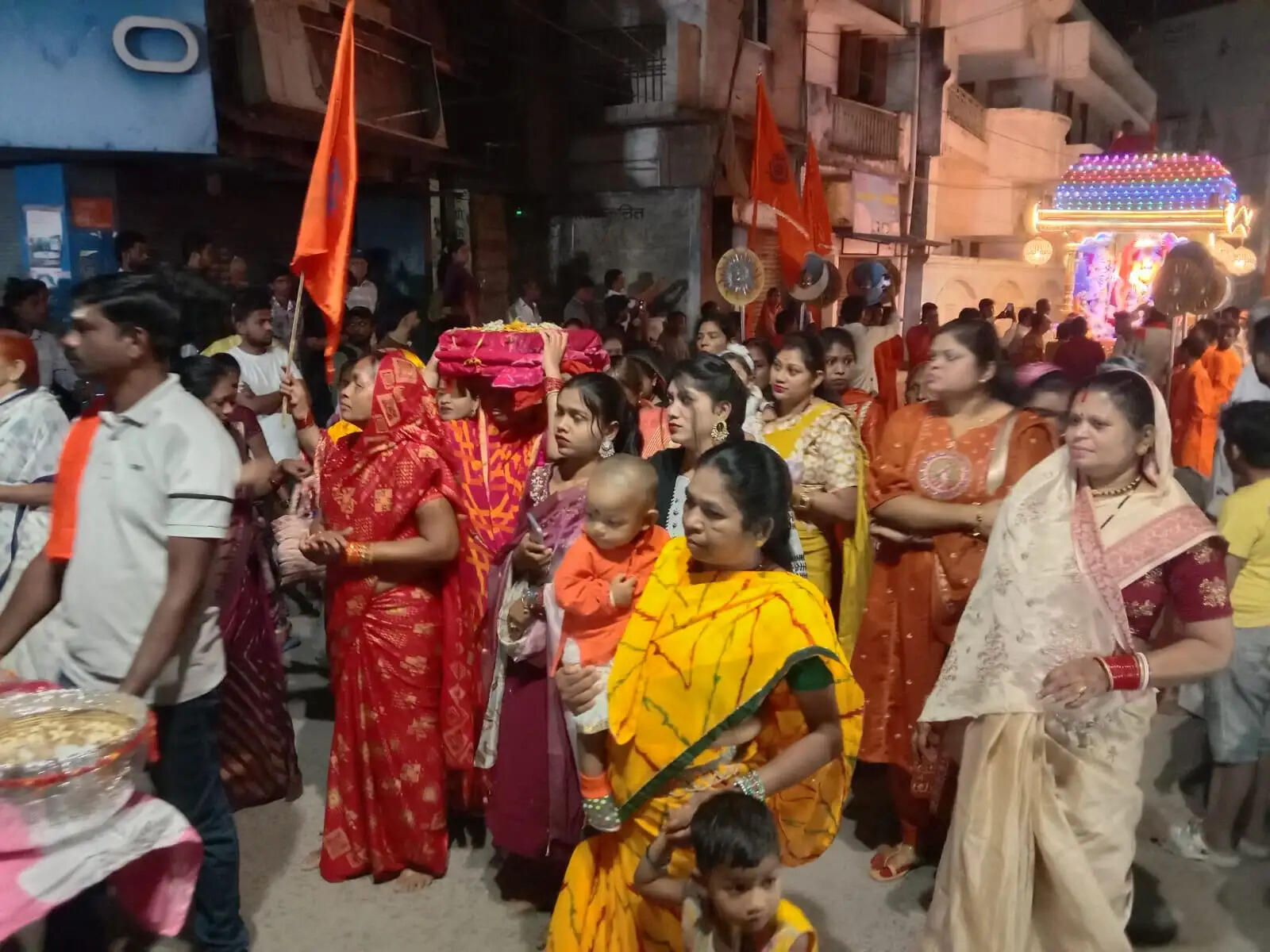 रामनवमीं: रामलला की निकली शोभायात्रा, श्रध्दालुओं का दिखा उत्साह