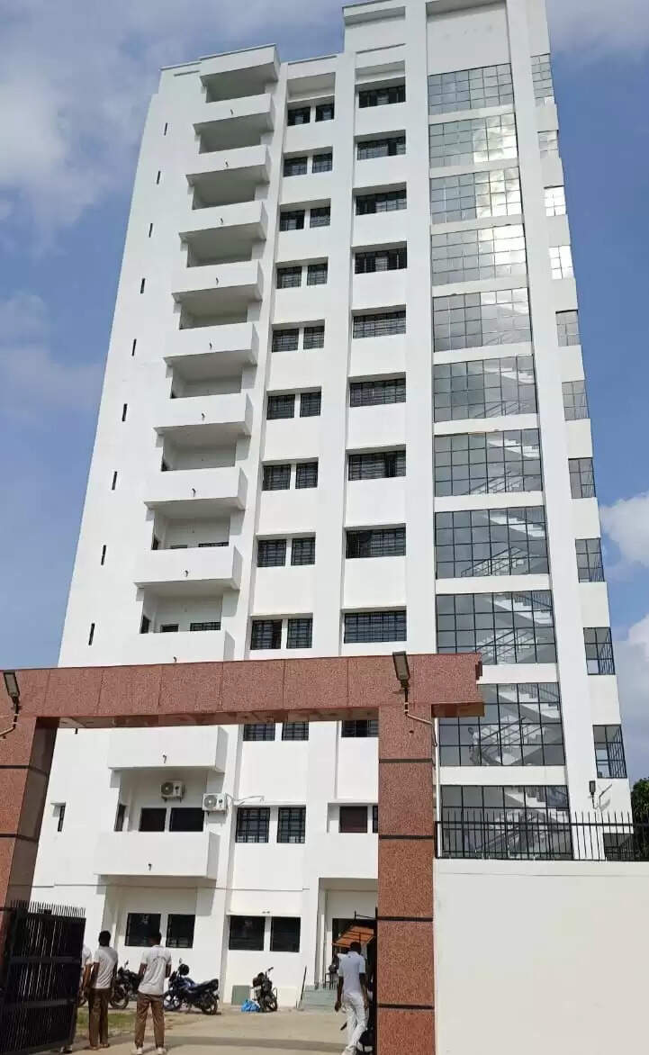 इंफ्रास्ट्रक्चर और पुलिसकर्मियों की सुविधा को योगी सरकार ने खोला खजाना