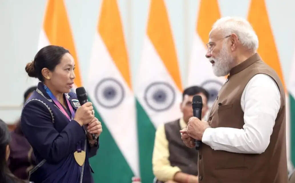प्रधानमंत्री के प्रोत्साहन से आगे और मेहनत करने की प्रेरणा मिलेगी : मीराबाई चानू